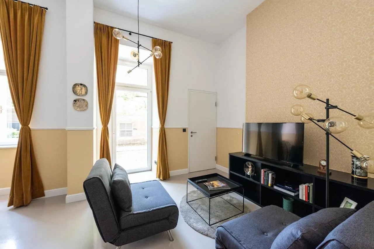Gustav Klimt Studio At Belvedere By Hm Vienna Apartment